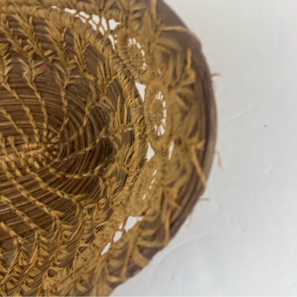 Fine woven vintage hand-made pine needle oval lace basket-Folk Art - Picture 5 of 15